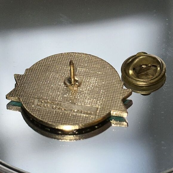 Vintage Collectible 1995 NCAA Final Four Seattle lapel pin - Picture 4 of 5